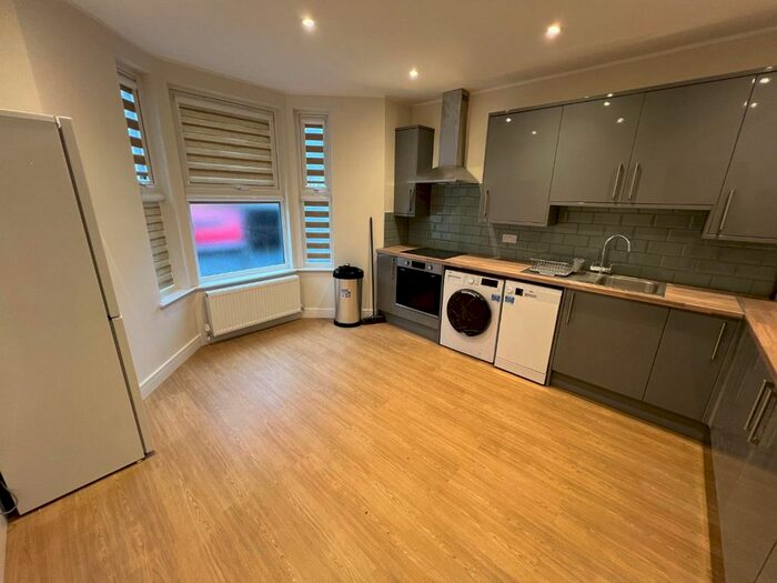 1 Bedroom Flat To Rent In Victoria Road, Swindon, SN1