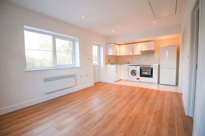 2 Bedroom Flat To Rent In Kings Hedges Road, Cambridge, Cambridgeshire, CB4
