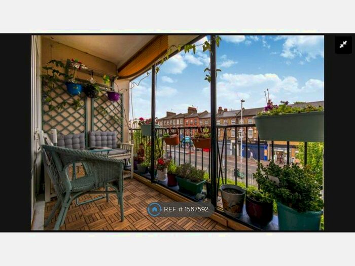 2 Bedroom Flat To Rent In Heather Close, London, SW8