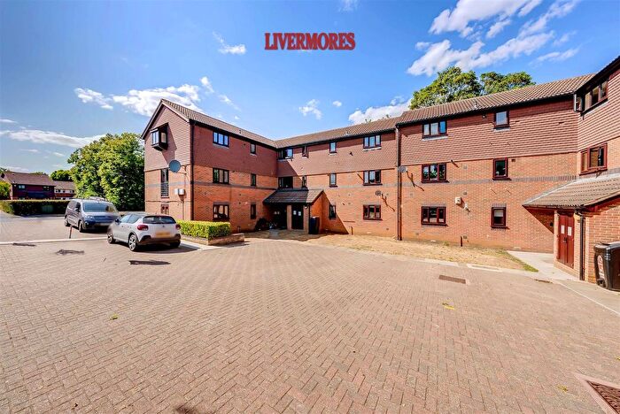 2 Bedroom Flat For Sale In Woodfall Drive, Crayford, DA1