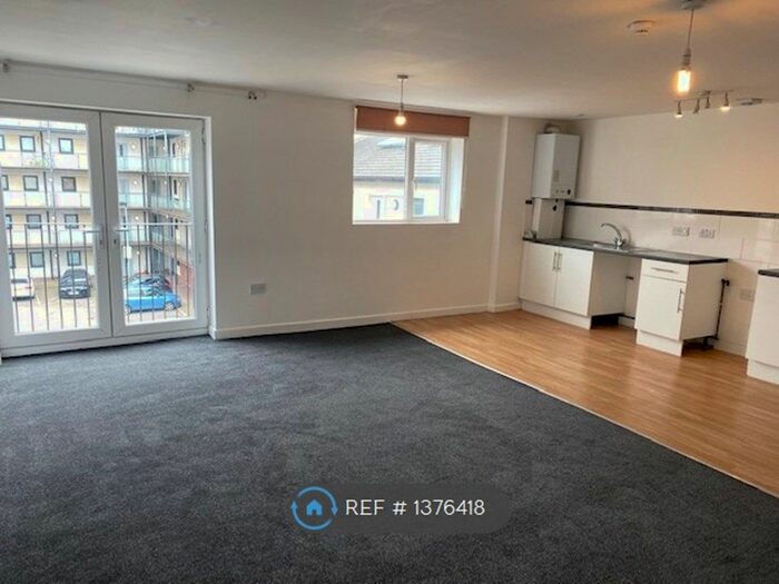 2 Bedroom Flat To Rent In Spring Bank, Hull, HU3