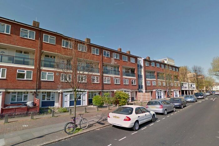 3 Bedroom Flat To Rent In Cooks Road, Elephant And Castle, London, SE17