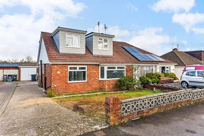 4 Bedroom Semi-Detached Bungalow To Rent In Deverell Place, Waterlooville, Hampshire, PO7