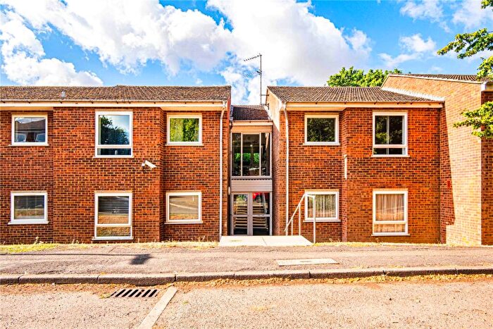 2 Bedroom Apartment For Sale In Chiltern Park Avenue, Berkhamsted, Hertfordshire, HP4