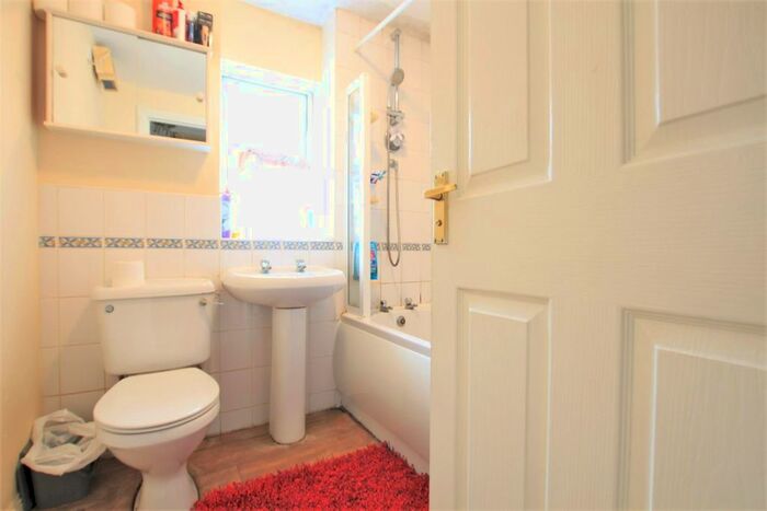 2 Bedroom Flat For Sale In Nuffield Court, Old Park Mews, Heston, TW5