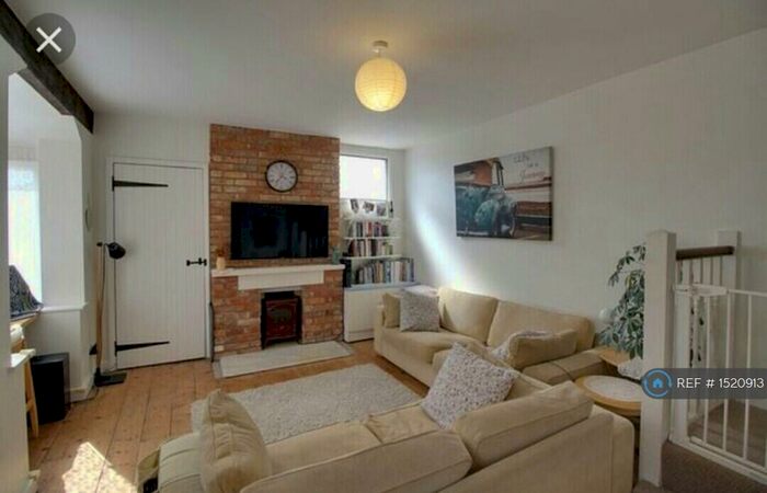 2 Bedroom Detached House To Rent In Church Street, Aldershot, GU11