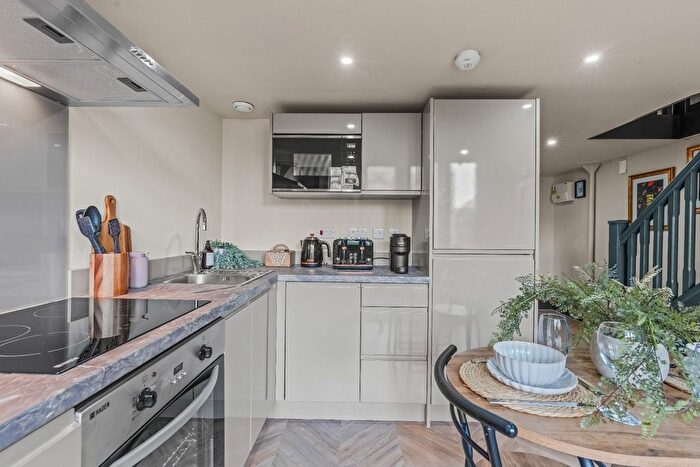 3 Bedroom Flat To Rent In Capri Road, Addiscombe, Croydon, CR0