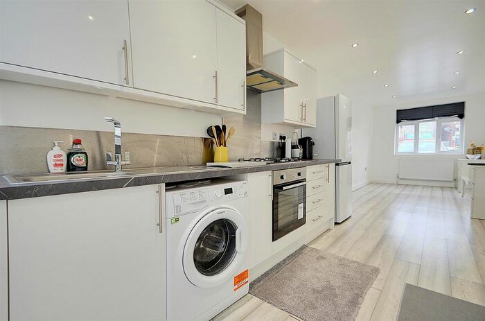 Studio To Rent In Church Road, Northolt, UB5