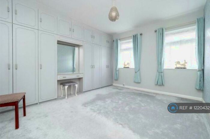 3 Bedroom Semi-Detached House To Rent In Gauntlett Road, Sutton, SM1