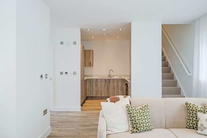 2 Bedroom Flat For Sale In Marleigh Avenue, Cambridge, CB5