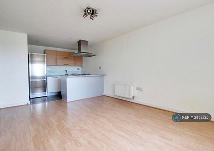 1 Bedroom Flat To Rent In Cosmopolitan Court, Enfield, EN1
