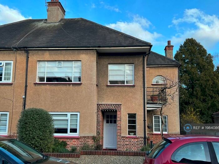 2 Bedroom Maisonette To Rent In Florence Drive, Enfield, EN2
