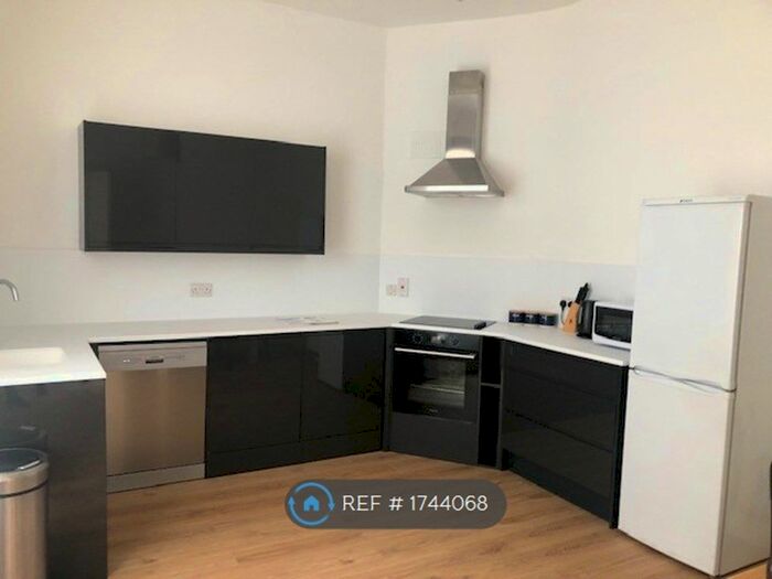 2 Bedroom Flat To Rent In Okehampton, Okehampton, EX20