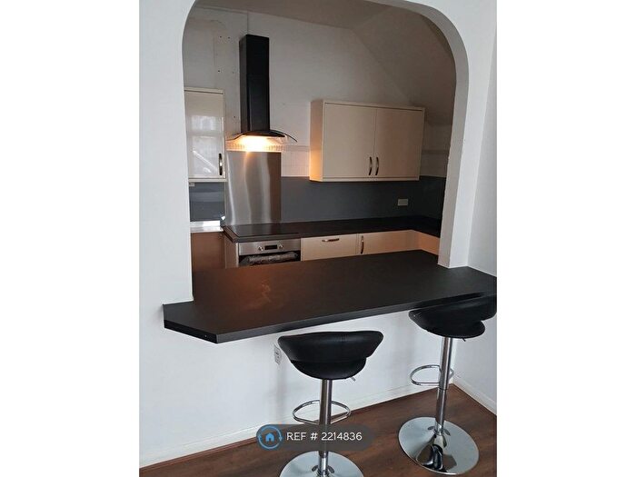 2 Bedroom Flat To Rent In Merton Road, London, SW19