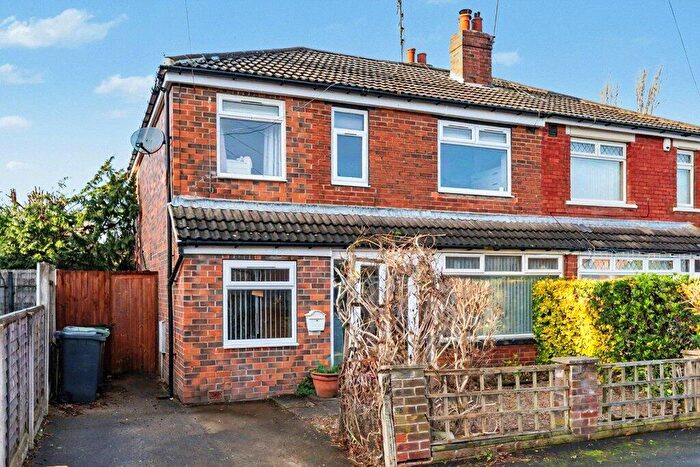 5 Bedroom Semi-Detached House For Sale In Kirkdale Drive, Leeds, West Yorkshire, LS12