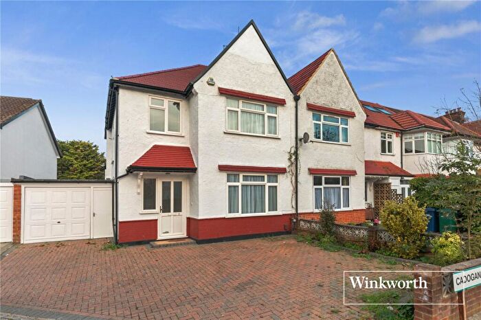 3 Bedroom End Of Terrace House For Sale In Cadogan Gardens, Finchley, London, N3
