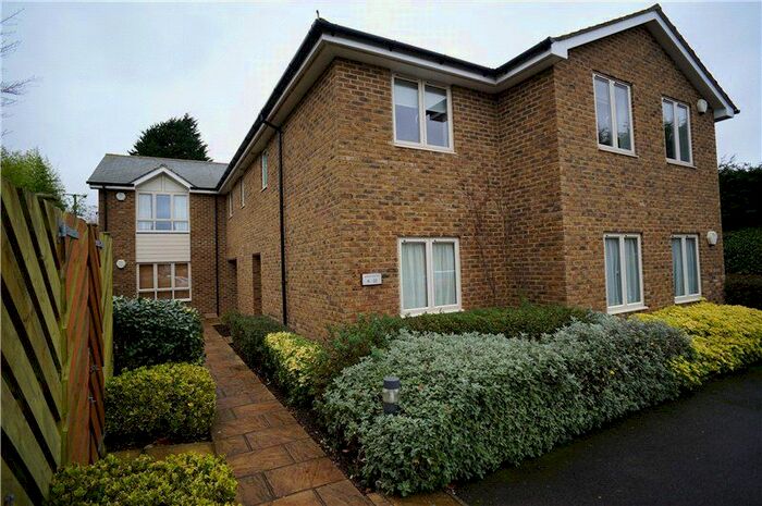 2 Bedroom Flat To Rent In Sunningdale Court, Wrotham Road Gravesend, Kent, DA13