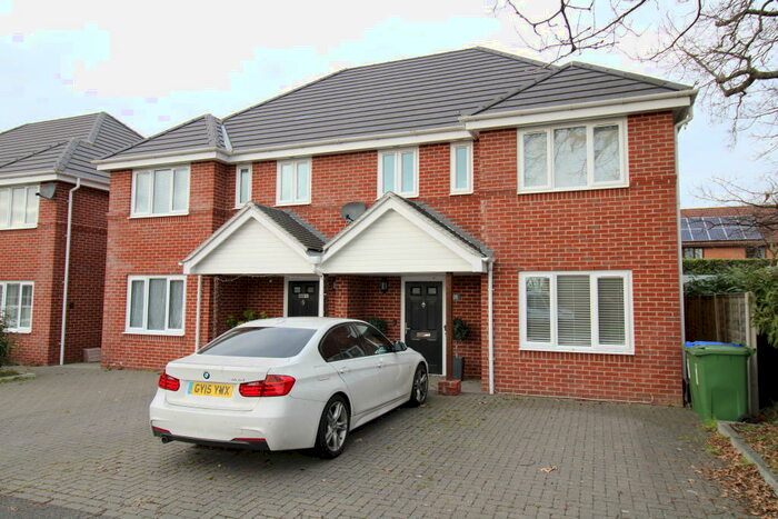 3 Bedroom Semi-Detached House To Rent In Highlands Road, Fareham, PO15
