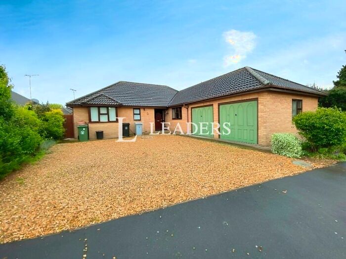3 Bedroom Bungalow To Rent In Pegasus Grove, Bourne, PE10