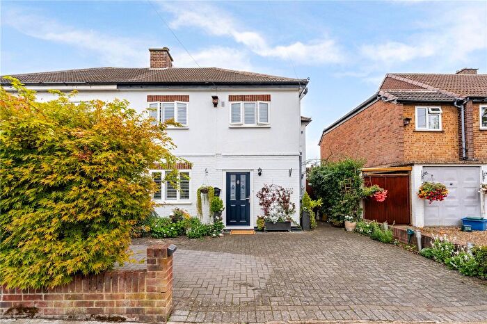 4 Bedroom Semi Detached House For Sale In South Road, Hampton, TW12