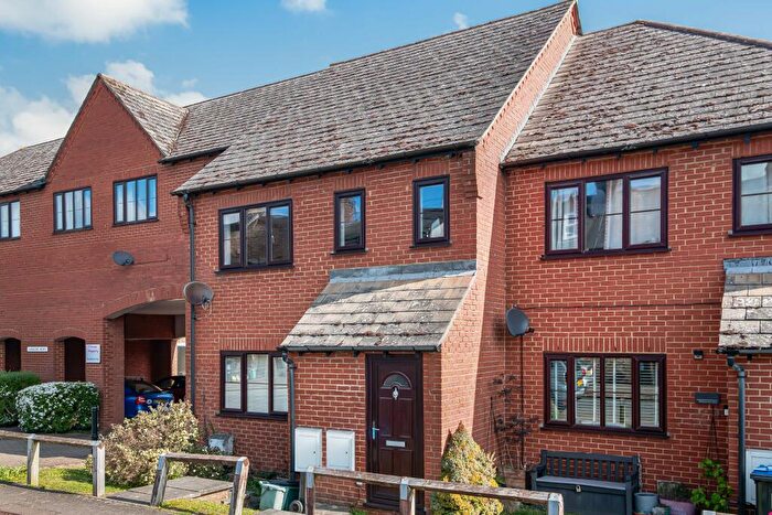 2 Bedroom Flat For Sale In High Street, Markyate, St Albans, AL3