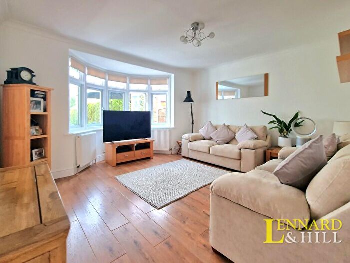 2 Bedroom Detached Bungalow For Sale In King Edward Drive, Woodside, RM16