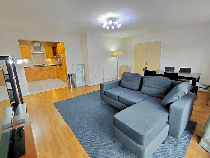2 Bedroom Flat To Rent In Beach Lodge, Hendon Lane, Finchley, London, N3