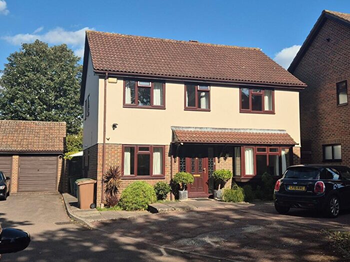 4 Bedroom Detached House For Sale In Oaklands Way, South Wallington, SM6