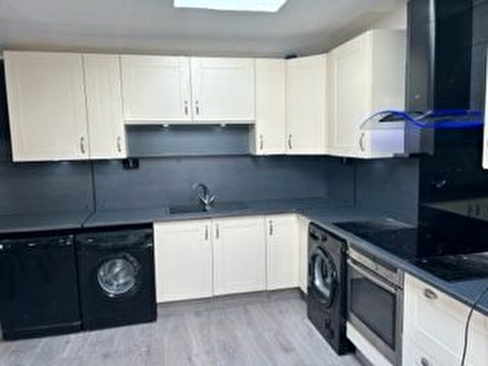 3 Bedroom Flat To Rent In Stapleton Road, Easton, BS5