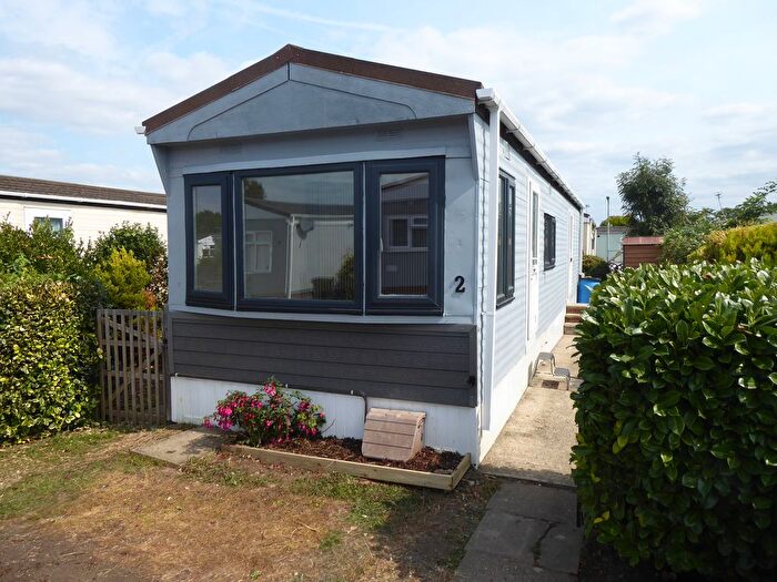 2 Bedroom Mobile/park Home For Sale In Penton Park, Mixnams Lane, Chertsey, KT16