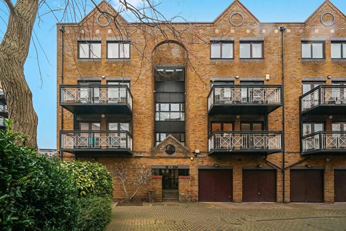 2 Bedroom Flat To Rent In Goodhart Place, London, E14