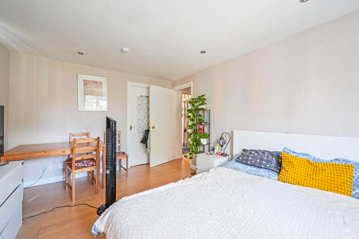 1 Bedroom Flat For Sale In Athol Square, Poplar, London, E14