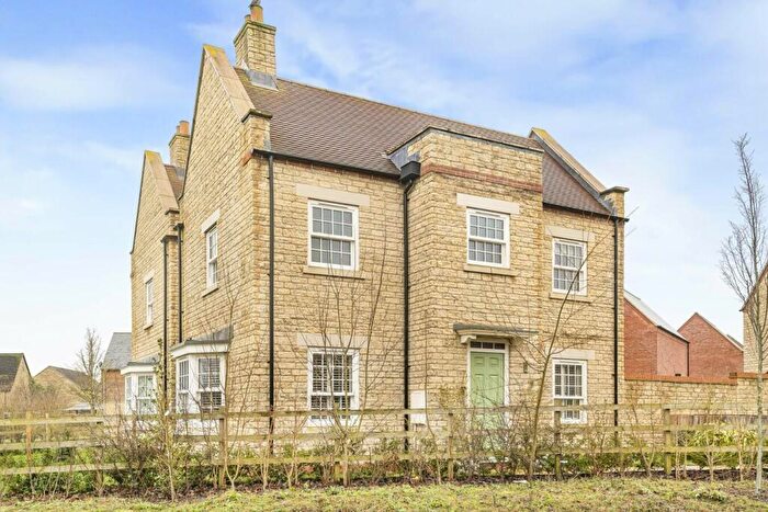 3 Bedroom Detached House For Sale In Bicton Close, Bicester, OX26