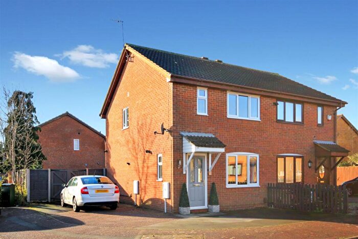3 Bedroom Semi-Detached House For Sale In Ambleside Close, Wellingborough, NN8