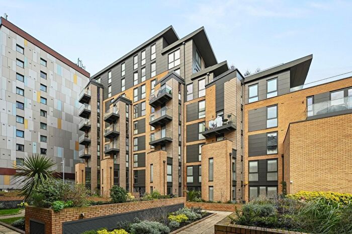1 Bedroom Flat For Sale In Baltic Avenue, Brentford, TW8