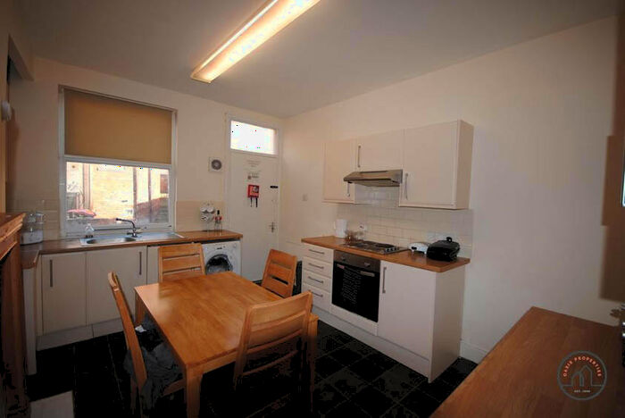 4 Bedroom House To Rent In Queens Road, Leeds, LS6