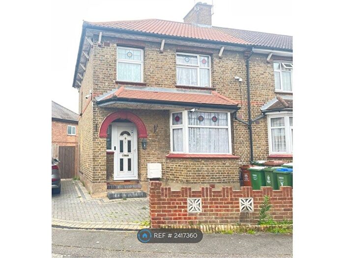 3 Bedroom End Of Terrace House To Rent In Lydia Road, Erith, DA8