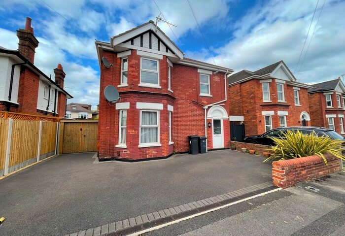 2 Bedroom Flat To Rent In Orcheston Road, Bournemouth, Dorset, BH8