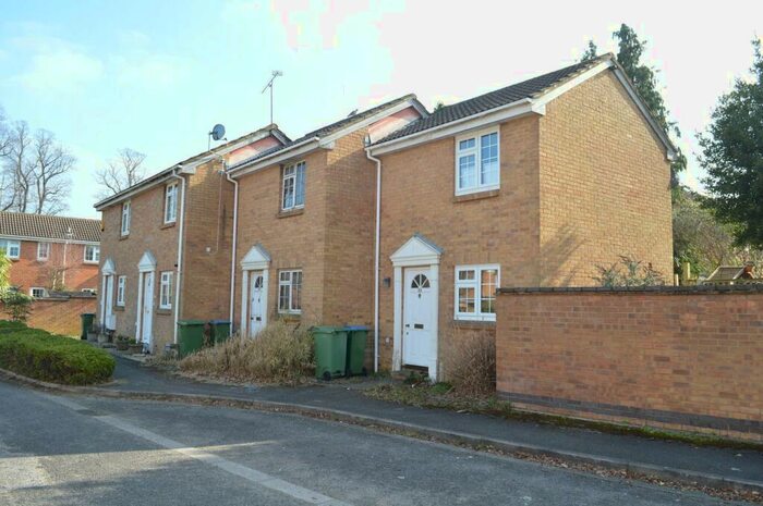 1 Bedroom End Of Terrace House To Rent In Finnart Close, Weybridge, KT13