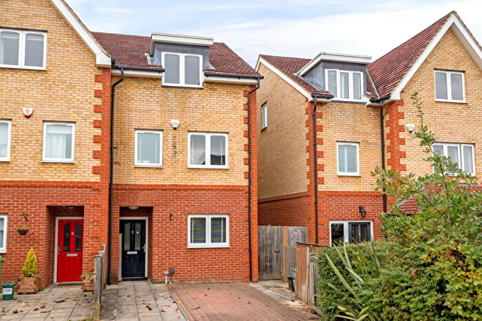 4 Bedroom Semi Detached House For Sale In Cumberland Road, Bromley, BR2