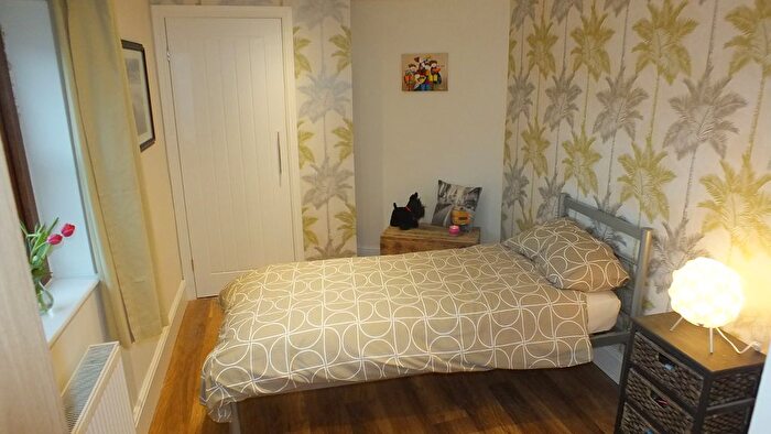 2 Bedroom Cottage To Rent In Low Street, South Milford, Leeds, LS25