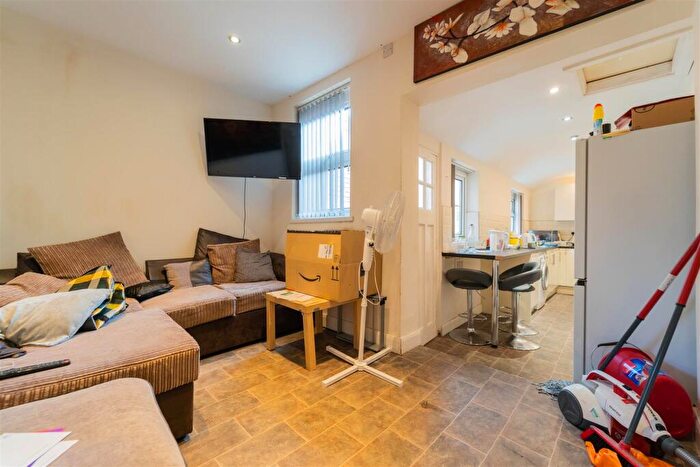 4 Bedroom House To Rent In Dawlish Road, Birmingham, West Midlands, B29