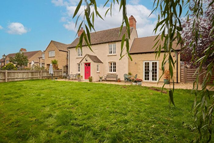 4 Bedroom Detached House For Sale In Akeman Street, Combe, OX29