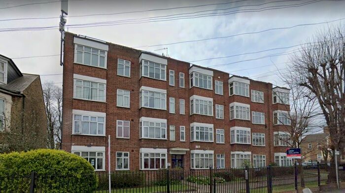 2 Bedroom Flat To Rent In Fairlop Road, London, E11