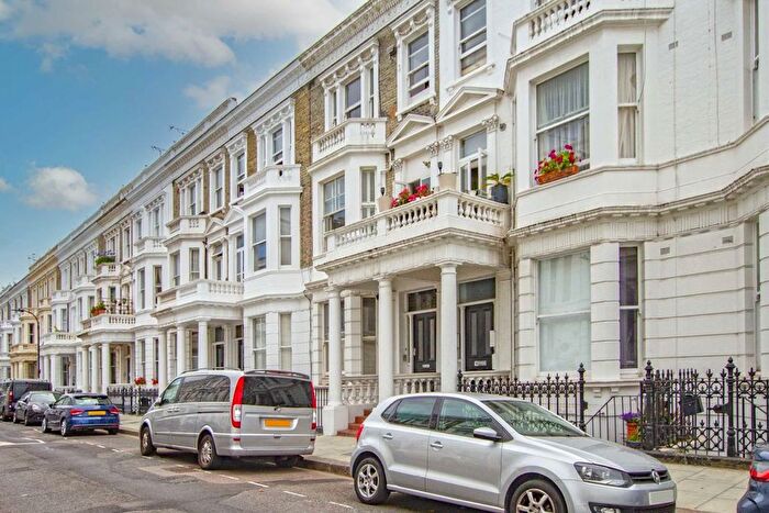 2 Bedroom Flat To Rent In Perham Road, West Kensington, W14
