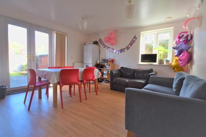 6 Bedroom Semi-Detached House To Rent In Broomfield, Guildford, GU2