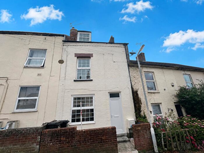 3 Bedroom Terraced House To Rent In Eastland Road, BA21