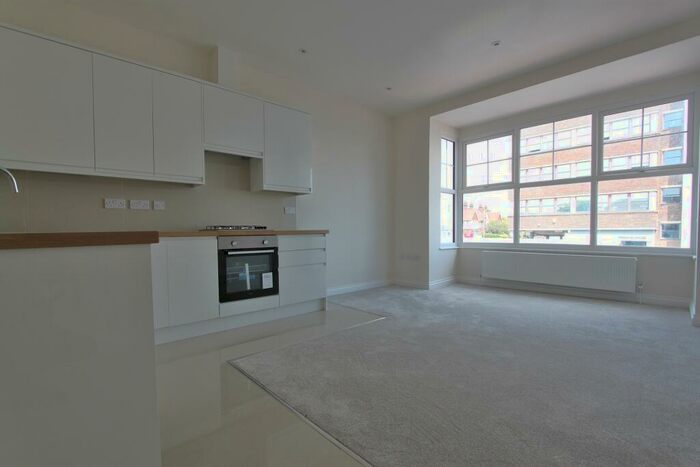 1 Bedroom Flat To Rent In The Esplanade, Worthing, BN11