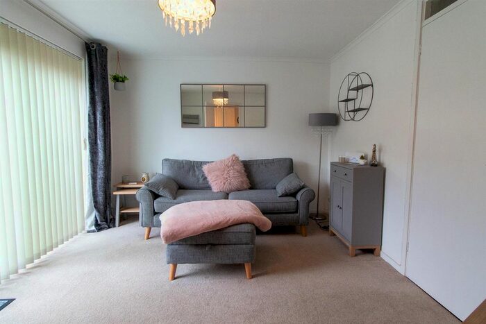 1 Bedroom Flat To Rent In Gordon Close, Haywards Heath, RH16