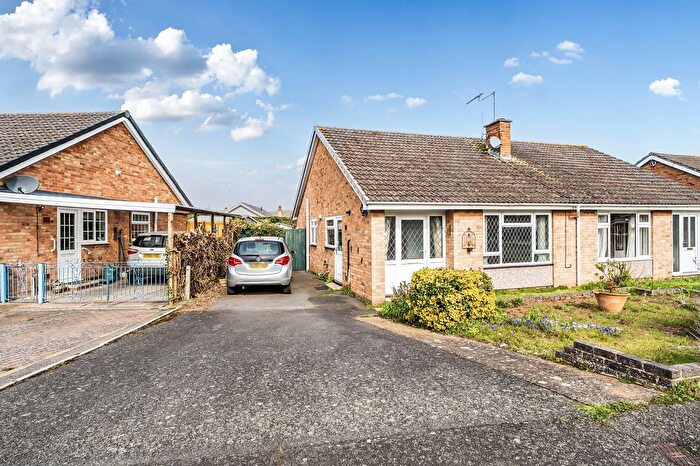 2 Bedroom Bungalow For Sale In Willow Drive, Wellesbourne, CV35
